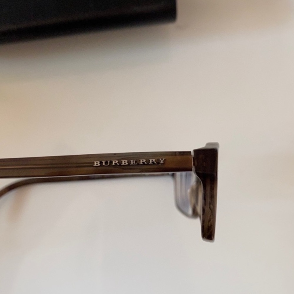 Burberry glasses and case - Picture 6 of 6